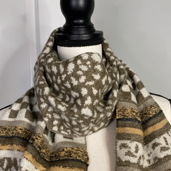 Leopard Cheetah Print Fringe Western Soft Scarf - Picture 4 of 4